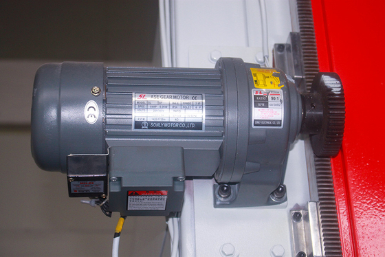 Máy cắt bọt PU cao 1,74kw 1200mm Chiều dọc CE trong tấm