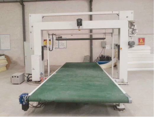 Máy cắt bọt biển CNC thẳng đứng lưỡi quay cho miếng bọt biển linh hoạt