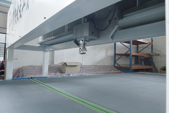 Máy cắt bọt biển CNC thẳng đứng lưỡi quay cho miếng bọt biển linh hoạt
