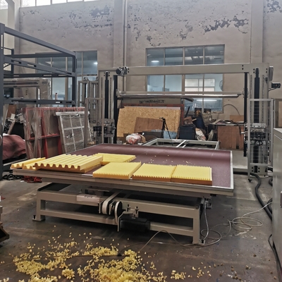 Máy cắt bọt biển ngang CNC chính xác cao với lưỡi dao động cho bọt polyurethane