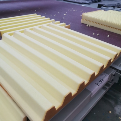 Máy cắt bọt biển ngang CNC chính xác cao với lưỡi dao động cho bọt polyurethane
