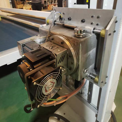 Máy cắt mút xốp CNC lưỡi dao dao động kép cho độ chính xác và hiệu quả cao trong việc cắt các hình dạng xốp 2D và 3D với CE