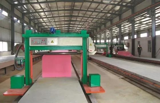 Máy cắt bọt biển tiên tiến với đường ray hướng dẫn khung chính và đường ray kết nối điện tử