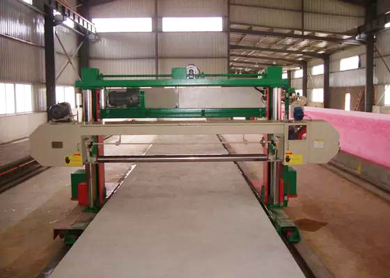 Máy cắt bọt biển tiên tiến với đường ray hướng dẫn khung chính và đường ray kết nối điện tử