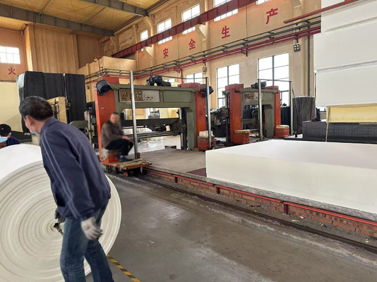 Máy cắt bọt biển tiên tiến với đường ray hướng dẫn khung chính và đường ray kết nối điện tử