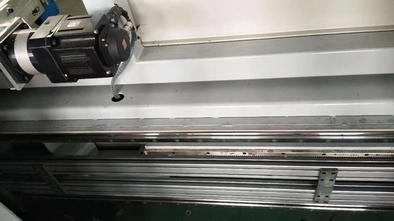 Máy cắt bọt biển CNC thẳng đứng 40m / phút Cắt hình dạng 2D
