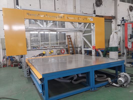 Máy cắt bọt CNC 3D cho bọt cứng và bán cứng với bàn làm việc chân không