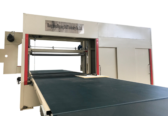 Máy cắt bọt biển CNC thẳng đứng 40m / phút Hình dạng 3D cho bọt linh hoạt