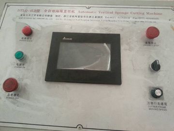 Máy cắt đường viền quay vòng hợp lý để cắt bọt biển composite và vật liệu