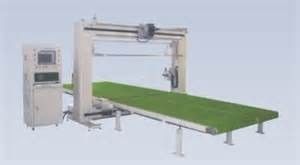 CNC Latex Sponge Dao động Blade Cutter 6m / Min, máy tự động cắt
